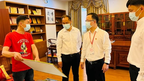 惠安縣委常委、組織部部長洪亞清蒞臨百裕集團(tuán)研發(fā)中心調(diào)研指導(dǎo)工作